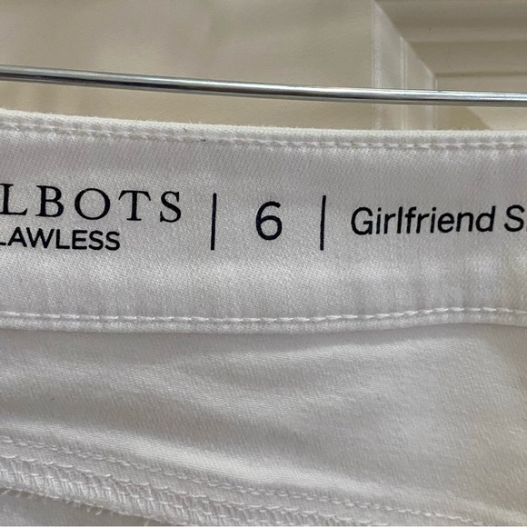 Talbots white girlfriend style denim shorts. Size-6 - Picture 3 of 3